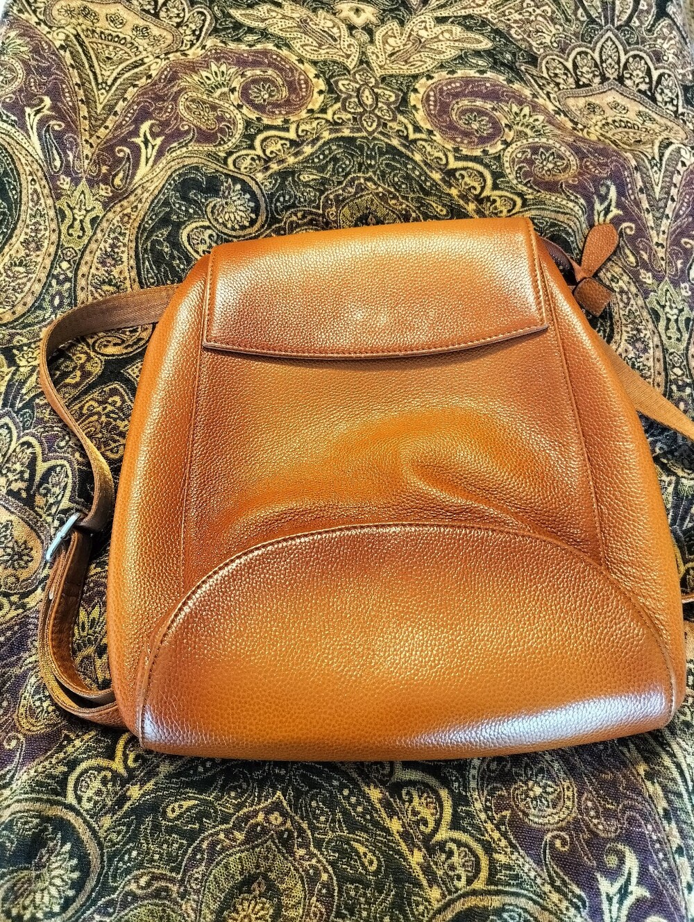 Heshe Women's Tan Leather Backpack - Sleek Everyday Carry